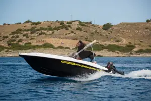 Rent a boat (30HP No license needed)