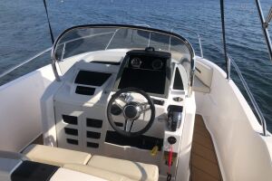 Rent a speed boat (Karnic SL651 225HP License needed)